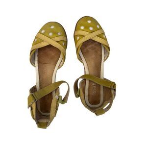 Bernie Mev women’s size 9 Genie yellow round toe outdoor leather garden shoes